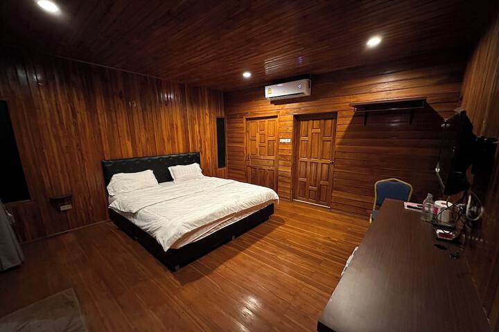 Room 10 of 65