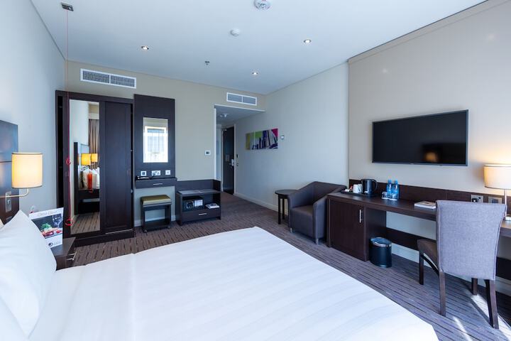 Room 6 of 42