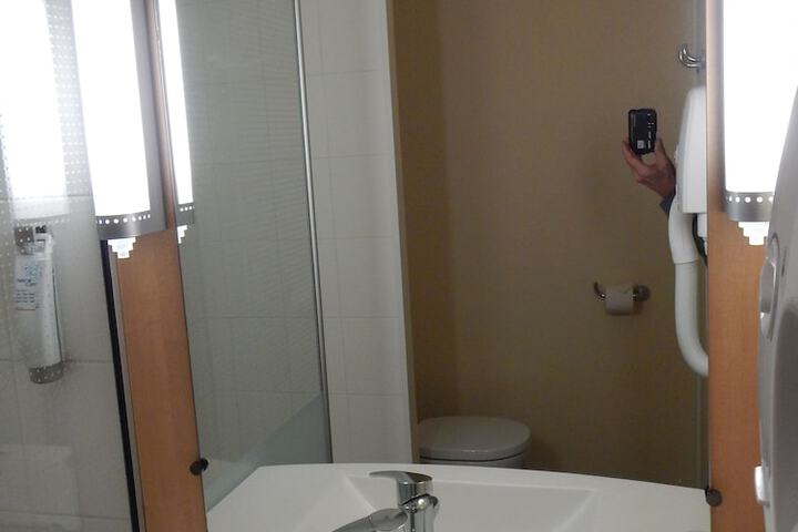Room 10 of 30