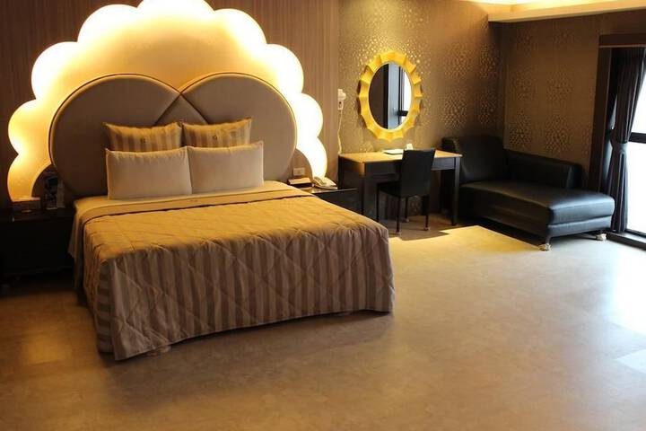 Room 5 of 24