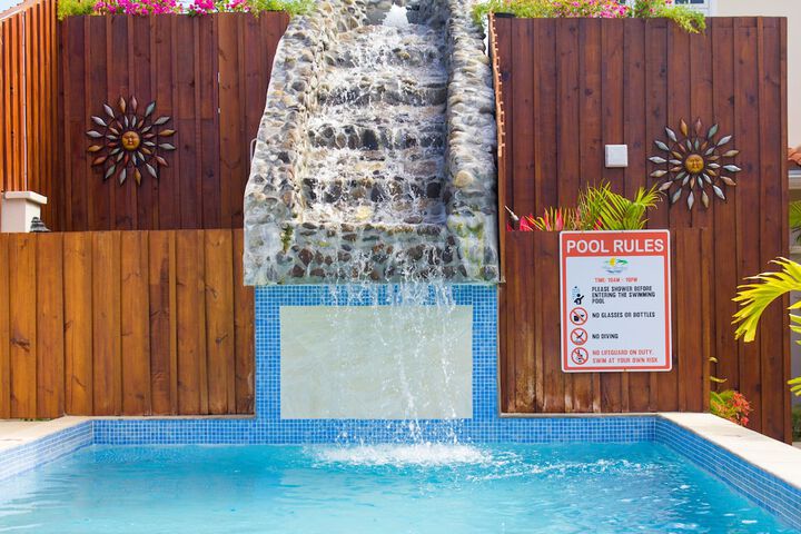 Pool 40 of 75
