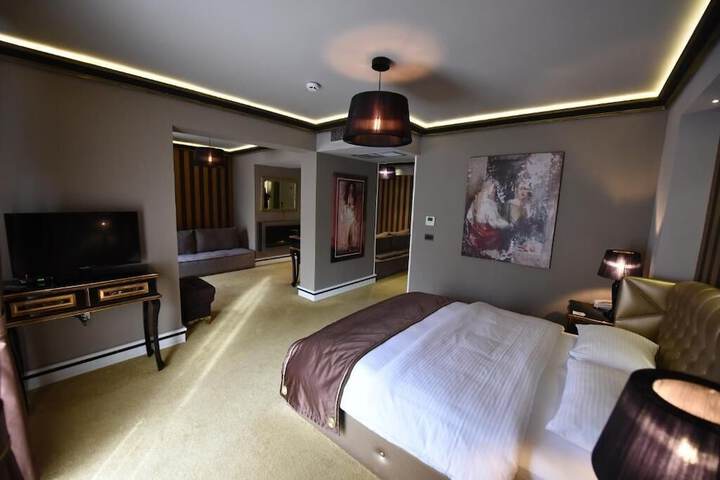 Room 25 of 59