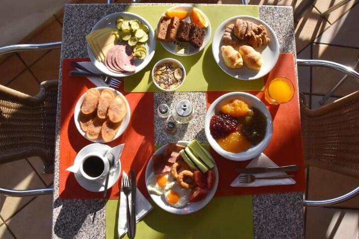 Breakfast/Coffee Service 34 of 46