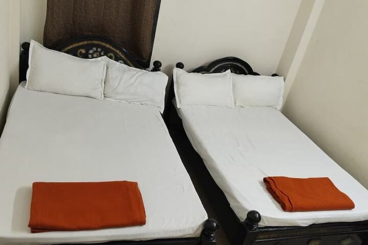 Room 6 of 14