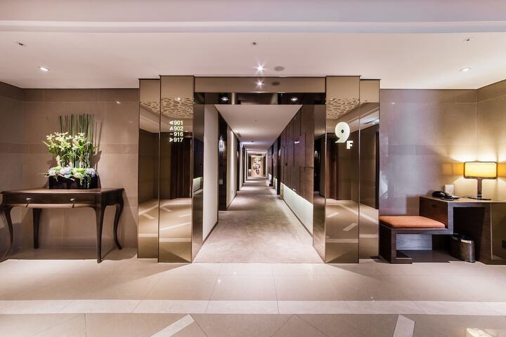 Ballroom/Hall 92 of 99