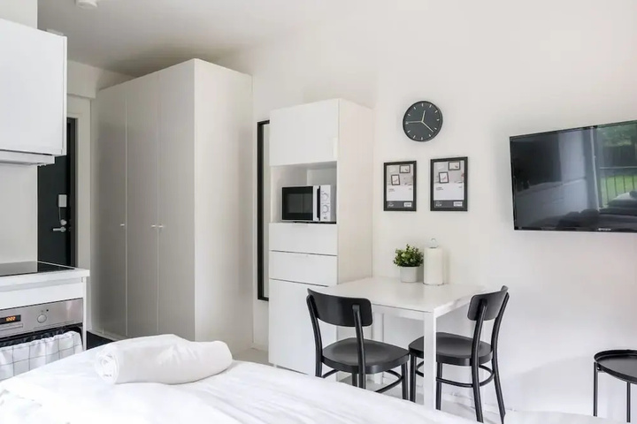 Room 6 of 14