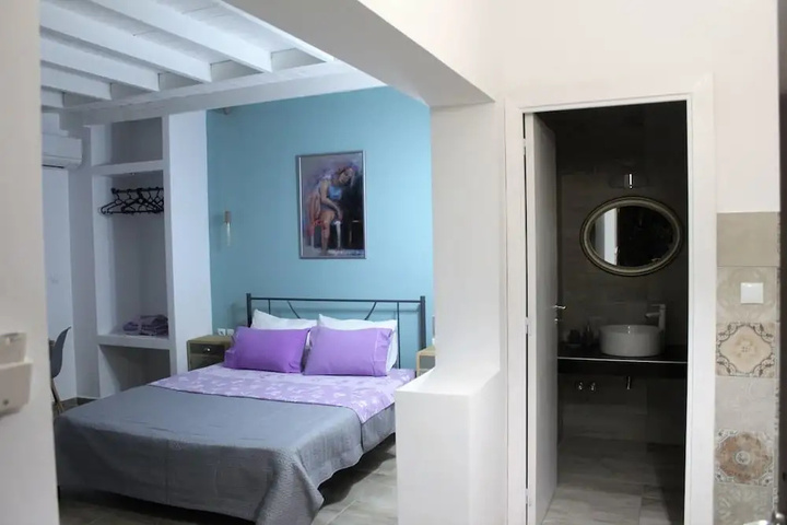 Room 6 of 10