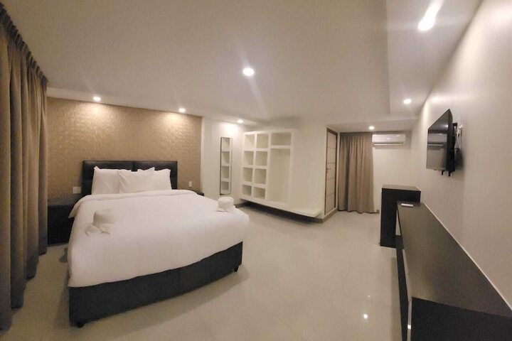 Room 2 of 12