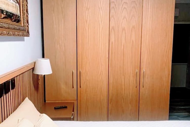 Room 6 of 15