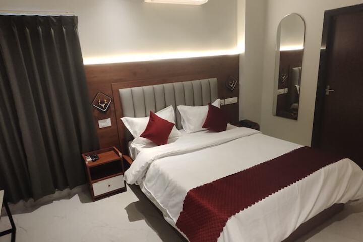 Room 9 of 14