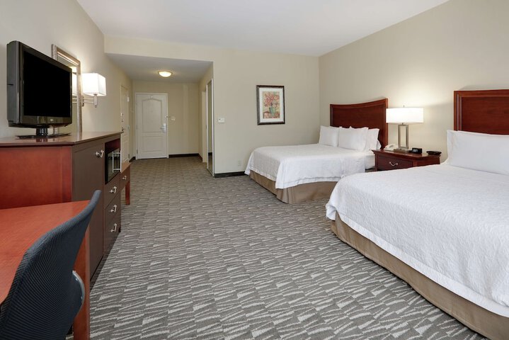 2 Queen Beds (7 of 15)