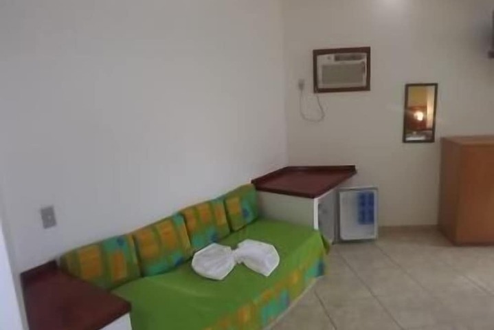Room 10 of 26