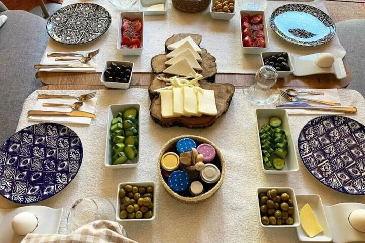 Breakfast/Coffee Service 112 of 137