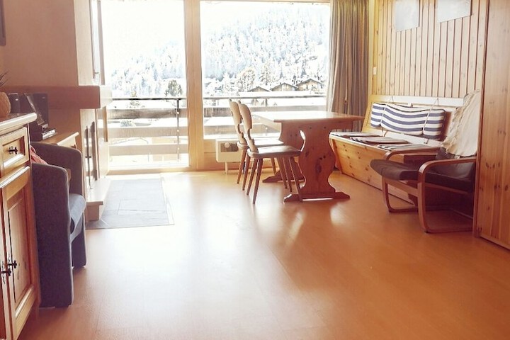 Room 7 of 9
