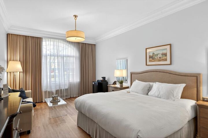 Room 34 of 62