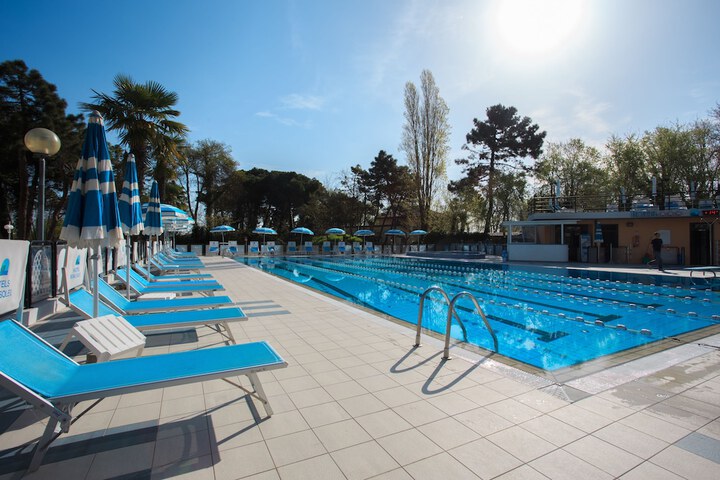 Pool 21 of 52