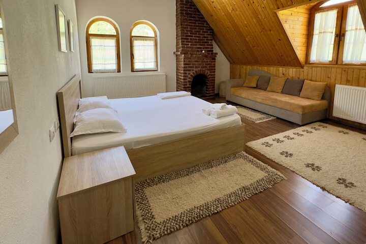 Room 27 of 63