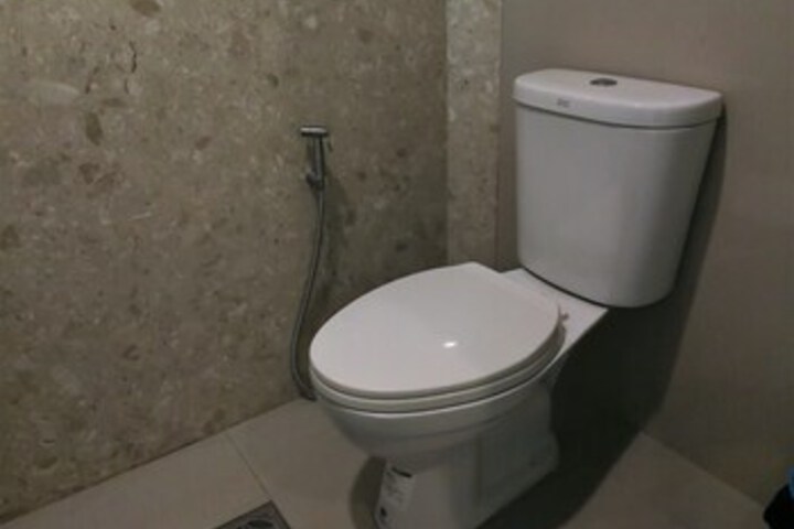 Room 4 of 18