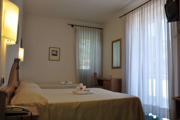 Room 7 of 63