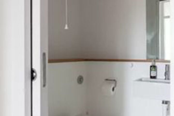 Room 2 of 10