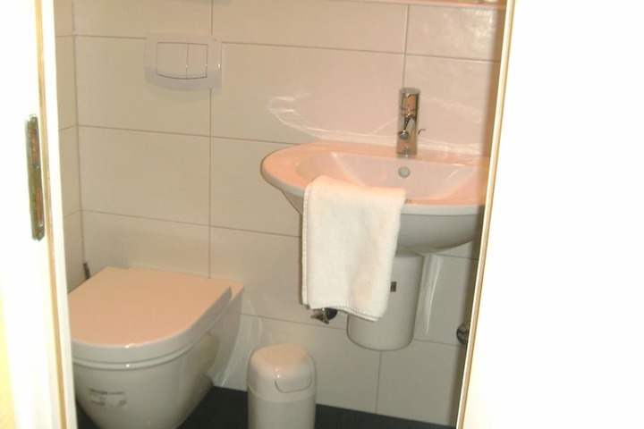 Room 12 of 30