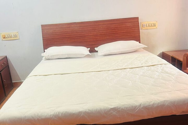 Room 5 of 14