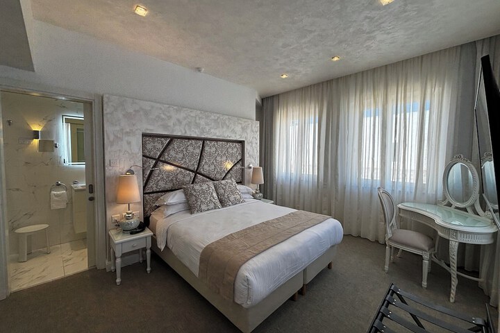 Room 80 of 155