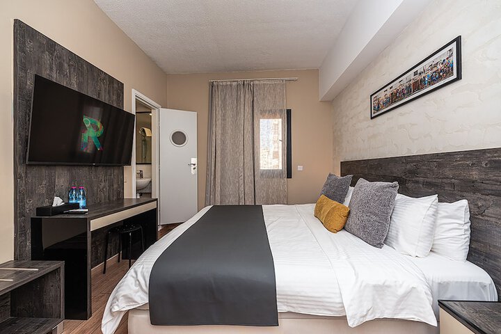 Room 63 of 216