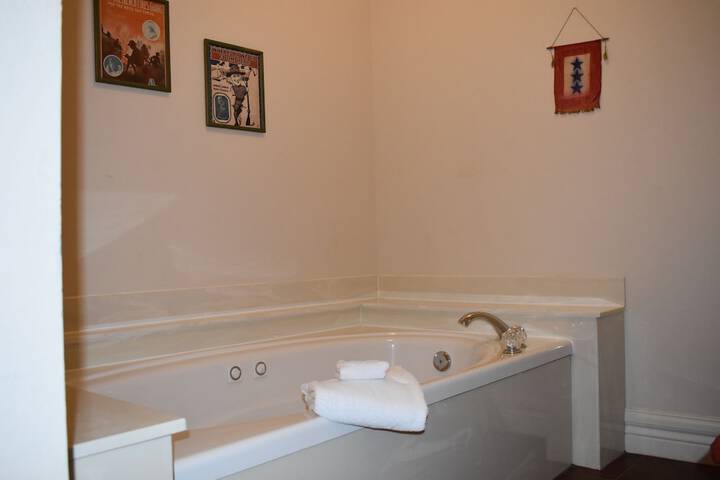 Jetted tub