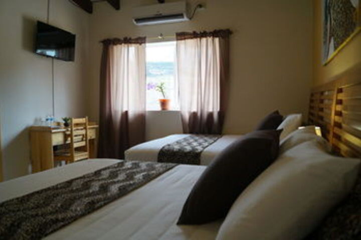 Room 2 of 33
