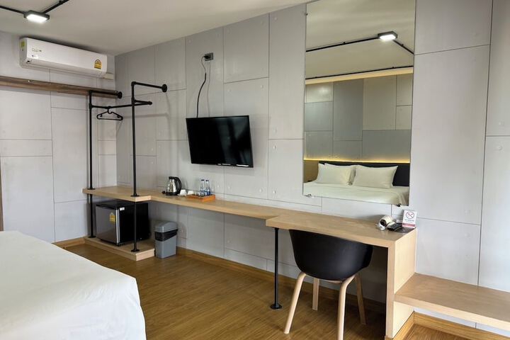 Room 7 of 17