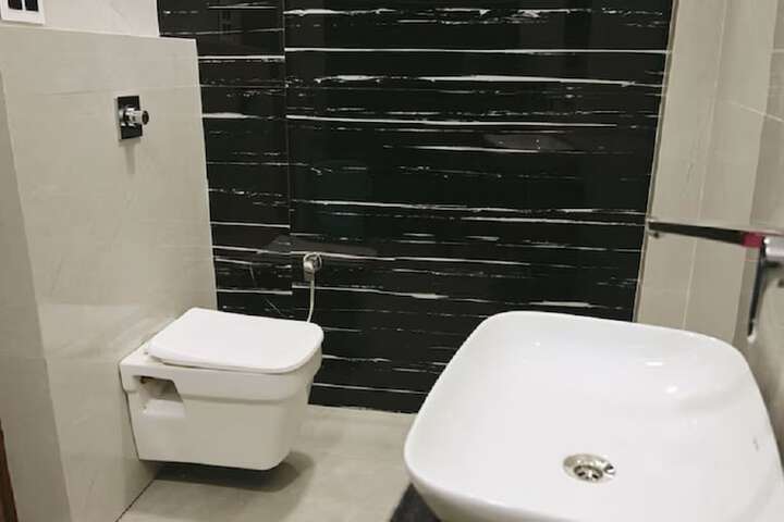 Room 16 of 22