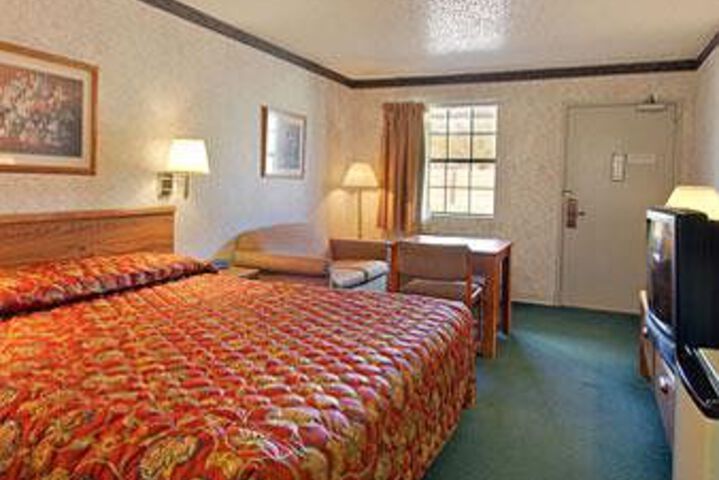 Room 2 of 10