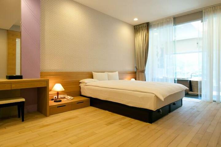Room 12 of 67