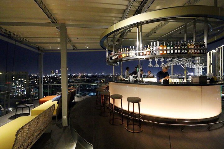 Lounge 63 of 70