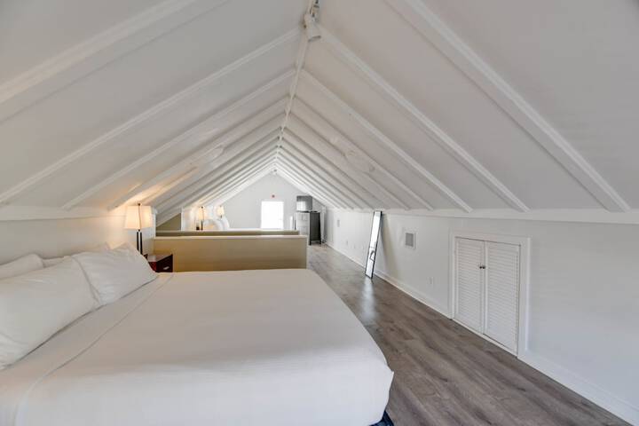 Room 21 of 33