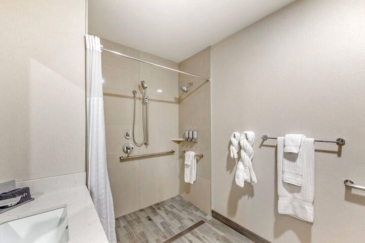 Room 21 of 34