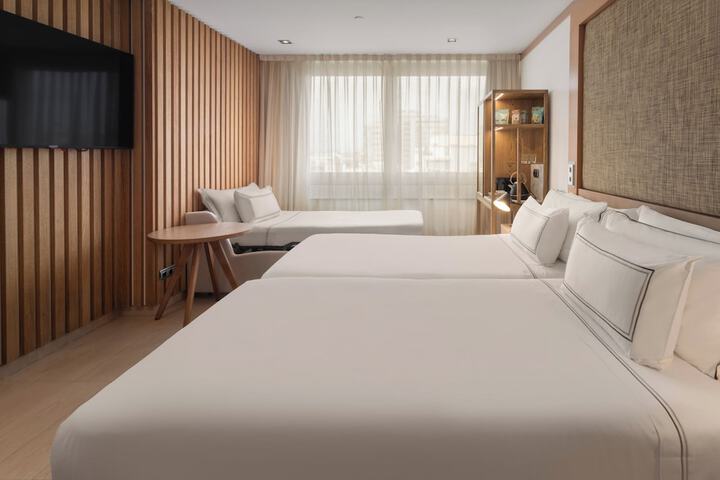 Room 42 of 125