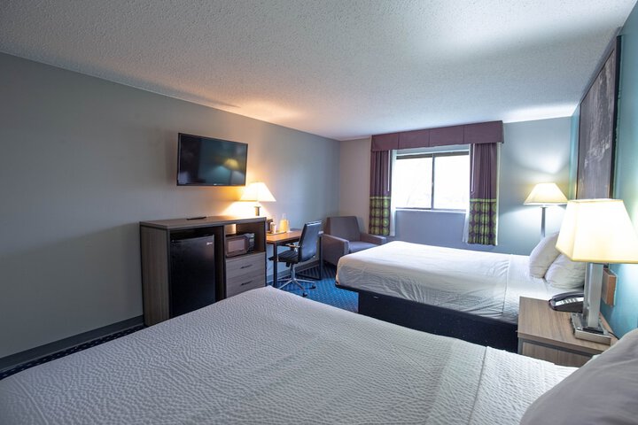 2 Queen Beds (2 of 14)