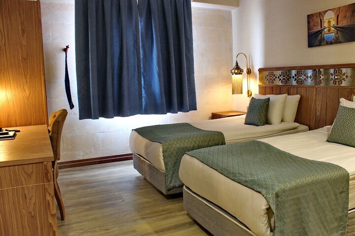 Room 8 of 23
