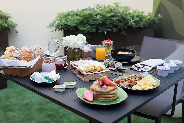 Dining 16 of 17