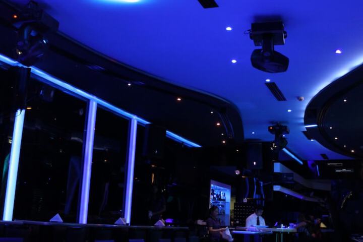 Lounge 25 of 36