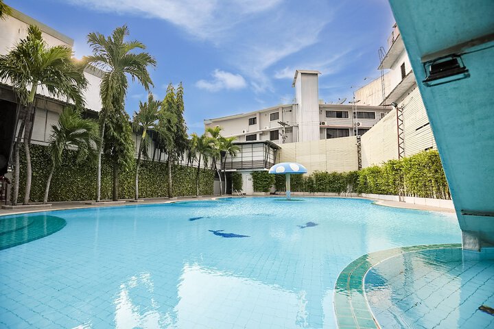 Hotel Pool