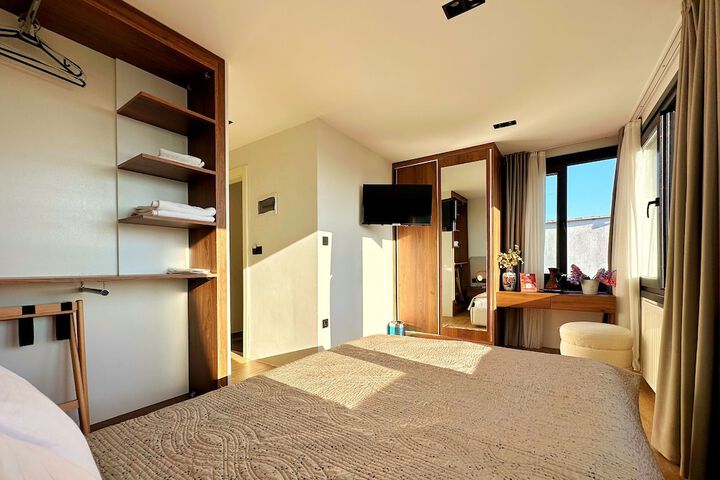 Room 42 of 99