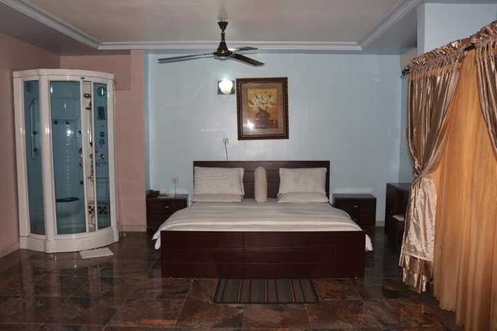 Room 7 of 15