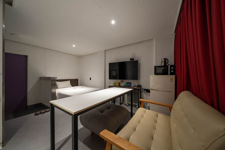 Room 52 of 82