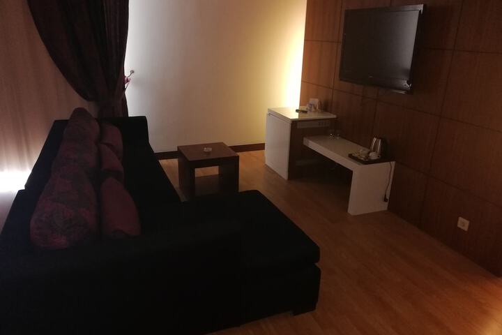 Room 12 of 120