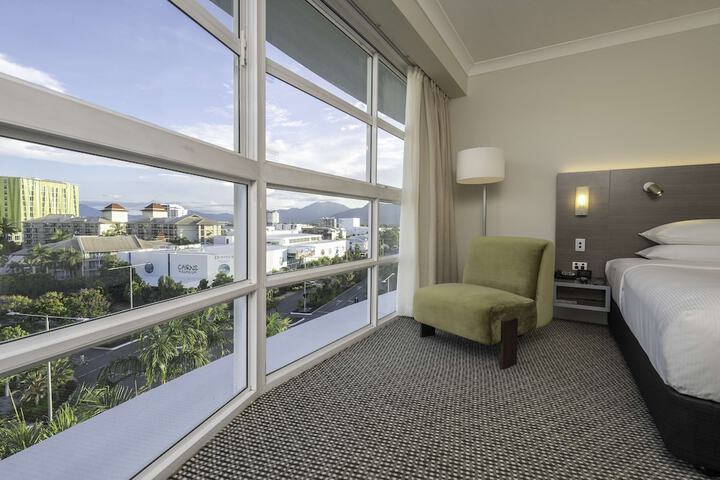 Room 5 of 95