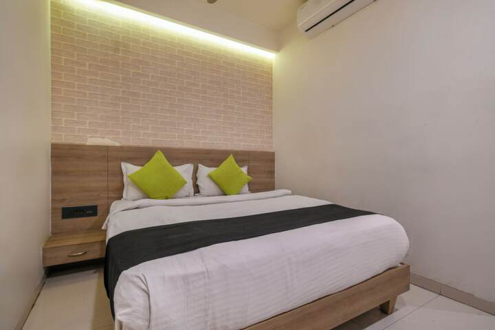 Room 9 of 29