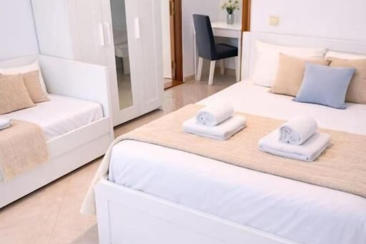 Room 4 of 27